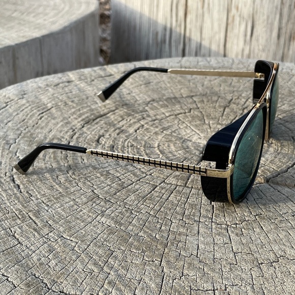 Unisex Mirror Sunglasses - Picture 2 of 3